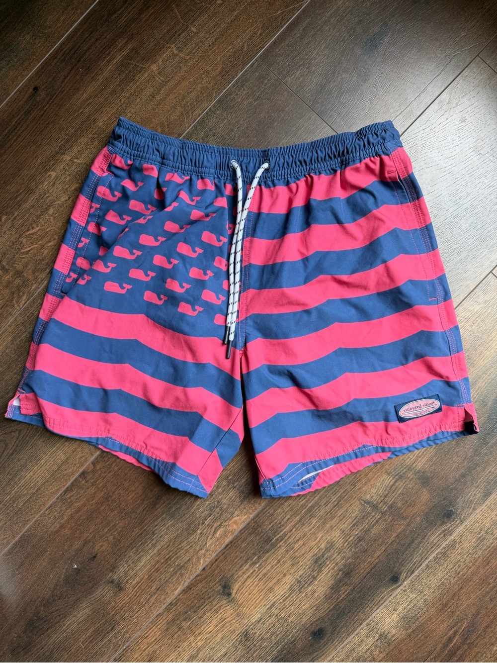 Vineyard Vines Men’s Navy & Pink Striped Whale Board Shorts lined